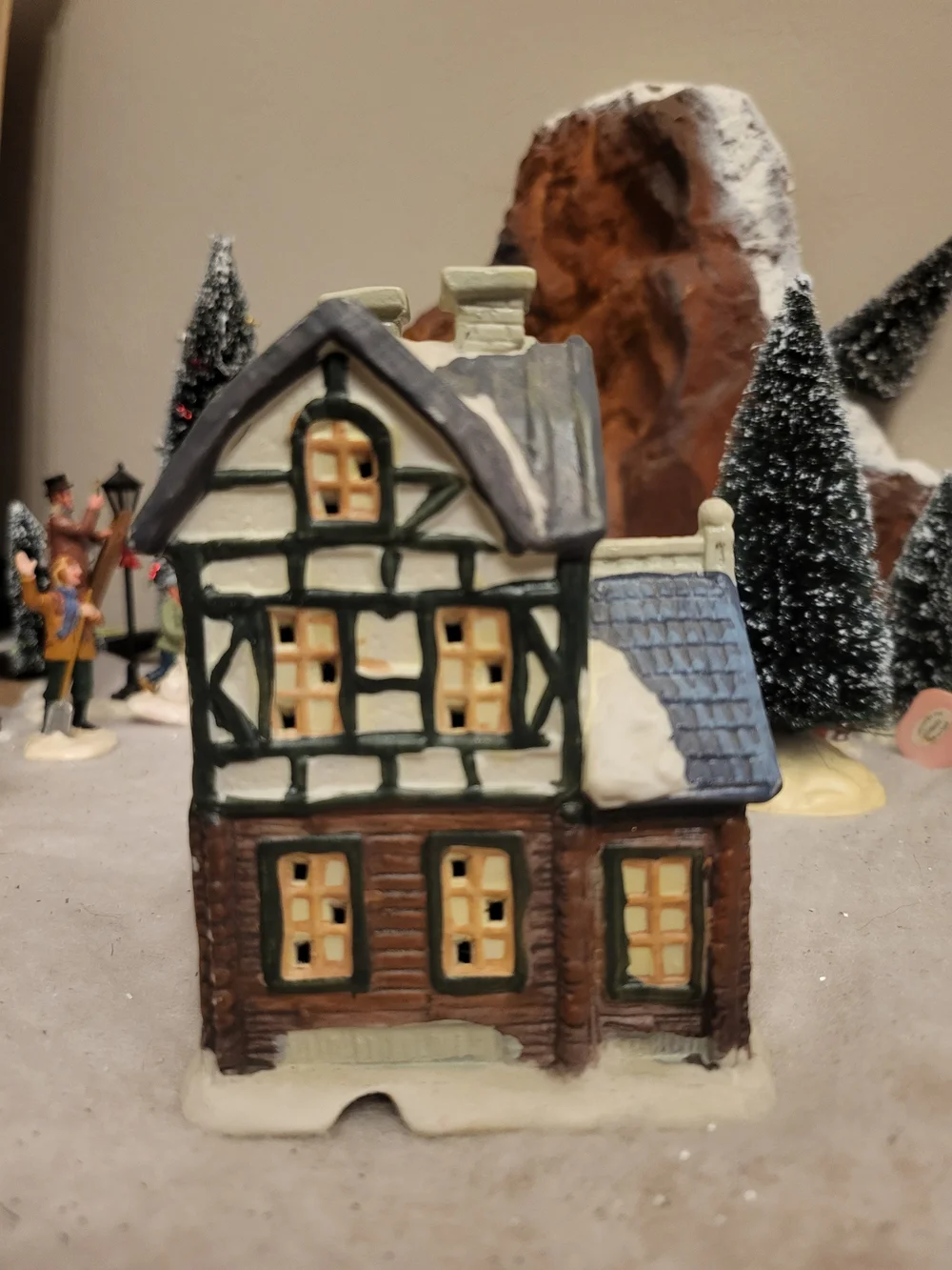 Vintage Christmas Village Porcelain Lighted Bed & Breakfast House - 5.5